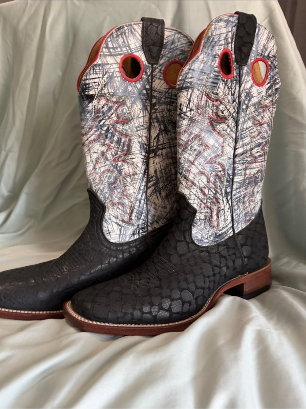 Western Snake-Texture Men's Boots with White Multi-Color Shaft